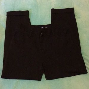 Black crop pants with cuffs